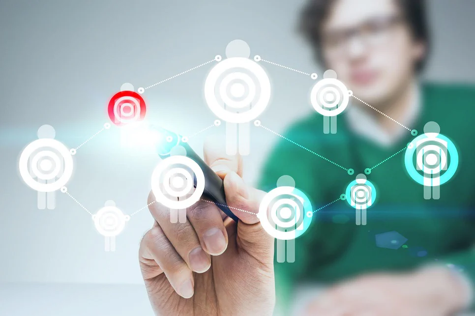 مزایای تبلیغات اینترنتی نسبت به تبلیغات سنتی: هدف گیری دقیق مخاطبان