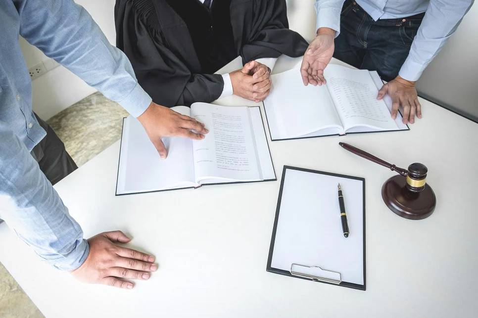 20 کاری که قبل از راه اندازی کسب و کار باید انجام دهید: بررسی و اخذ مجوزهای قانونی و حقوقی لازم